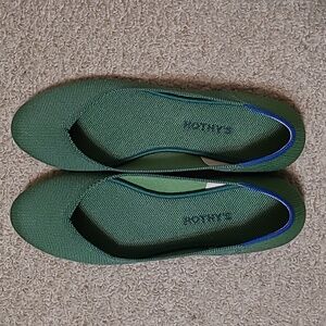 Rothy's the basil green flats in women's size 13